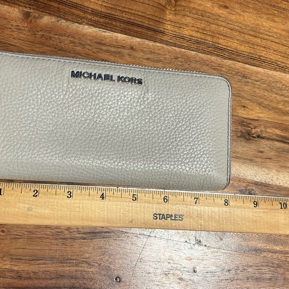 Grey Michael Kors wallet! Like new! - Picture 6 of 6